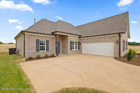 Exterior - 6579 E John Hamilton Way, Olive Branch, MS 38654 photo 3 of 5