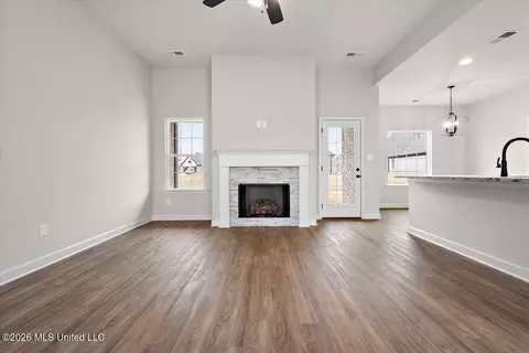 Living - 6579 E John Hamilton Way, Olive Branch, MS 38654 photo 1 of 3