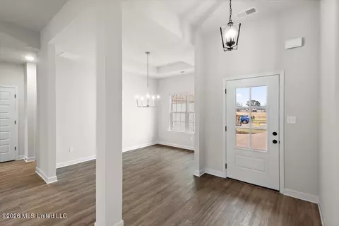 Entry Way - 6579 E John Hamilton Way, Olive Branch, MS 38654 photo 4 of 7