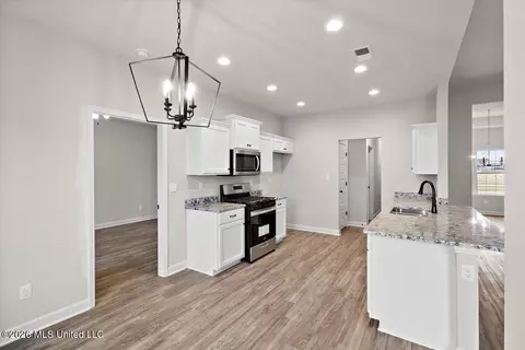 Entry Way - 6579 E John Hamilton Way, Olive Branch, MS 38654 photo 2 of 7