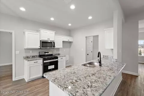 Entry Way - 6579 E John Hamilton Way, Olive Branch, MS 38654 photo 1 of 7