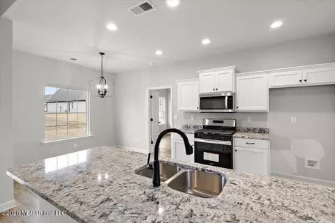 Kitchen - 6579 E John Hamilton Way, Olive Branch, MS 38654 photo 1 of 1