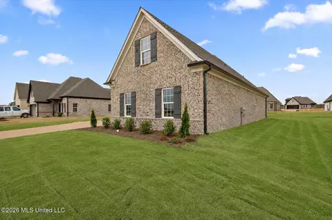 Exterior - 6579 E John Hamilton Way, Olive Branch, MS 38654 photo 2 of 5