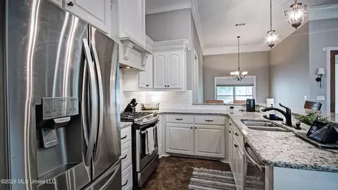 Kitchen - 148 Provonce Park, Brandon, MS 39042 photo 3 of 4