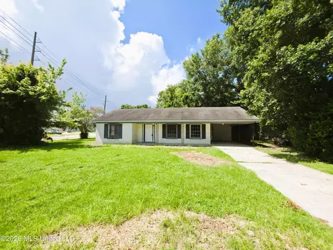 1703 State St, Biloxi, MS 39531