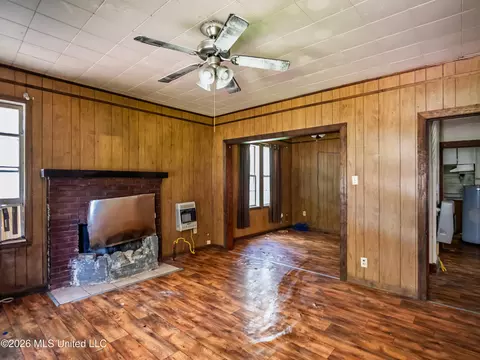 107 Central St, Batesville, MS 38606