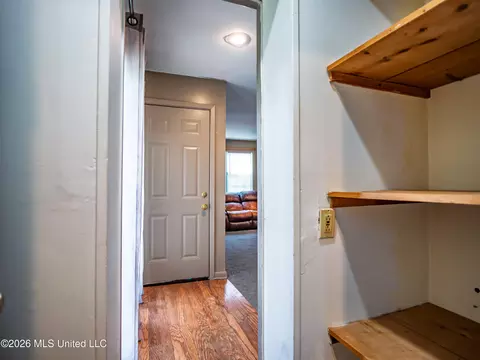 Entry Way - 2139 Cold Springs Rd, Sardis, MS 38666 photo 2 of 5