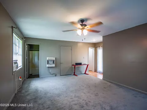 Living - 2139 Cold Springs Rd, Sardis, MS 38666 photo 6 of 6