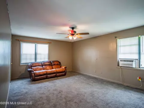 Living - 2139 Cold Springs Rd, Sardis, MS 38666 photo 5 of 6