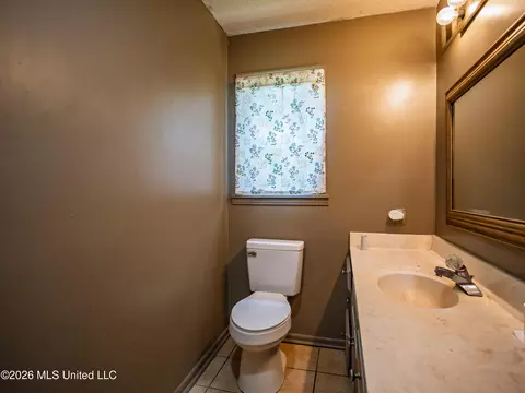 Bath - 2139 Cold Springs Rd, Sardis, MS 38666 photo 1 of 4