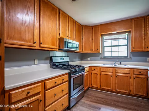 Kitchen - 2139 Cold Springs Rd, Sardis, MS 38666 photo 2 of 3