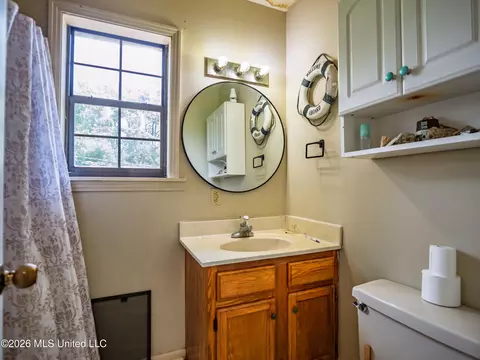 Bath - 2139 Cold Springs Rd, Sardis, MS 38666 photo 4 of 4