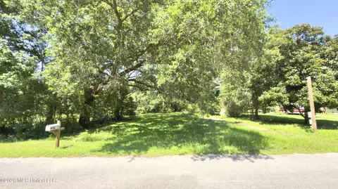 1210 12th St, Pascagoula, MS 39567