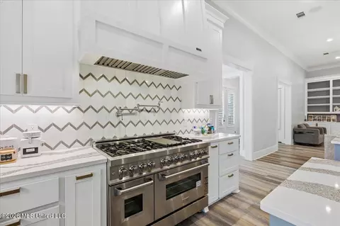 Kitchen - 201 Ashworth Cir, Madison, MS 39110 photo 7 of 8