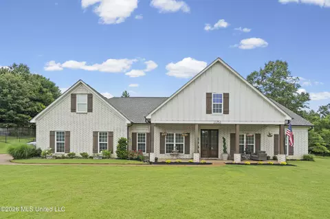 11752 Hidden Acres Dr, Byhalia, MS 38611
