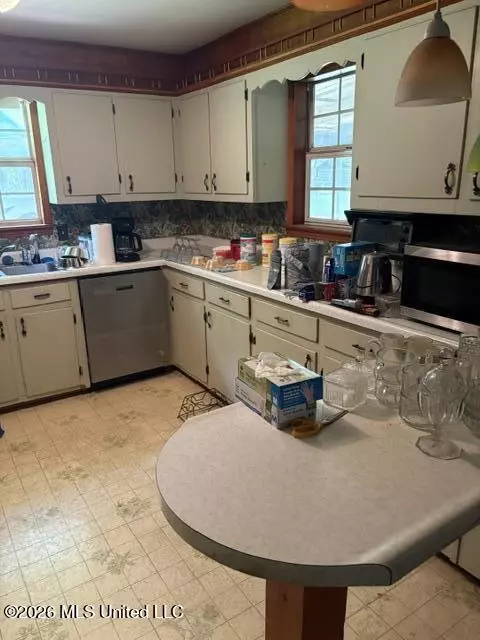 Kitchen - 2914 S Highway 7, Holcomb, MS 38940 photo 1 of 2