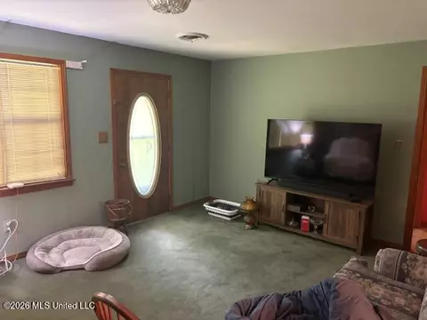 Living - 2914 S Highway 7, Holcomb, MS 38940 photo 1 of 2