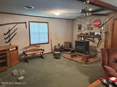 Living - 2914 S Highway 7, Holcomb, MS 38940 photo 2 of 2