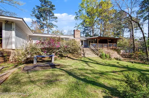 Exterior - 3919 Pinewood Dr, Jackson, MS 39211 photo 3 of 5
