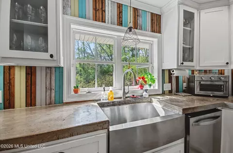 Kitchen - 3919 Pinewood Dr, Jackson, MS 39211 photo 3 of 6