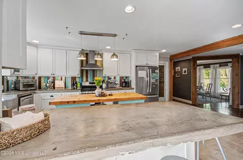 Kitchen - 3919 Pinewood Dr, Jackson, MS 39211 photo 6 of 6