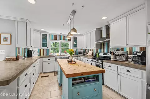 Kitchen - 3919 Pinewood Dr, Jackson, MS 39211 photo 5 of 6