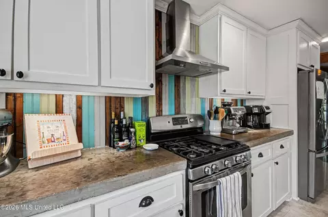 Kitchen - 3919 Pinewood Dr, Jackson, MS 39211 photo 4 of 6