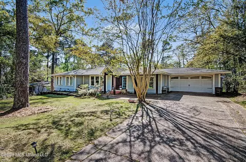 3919 Pinewood Dr, Jackson, MS 39211
