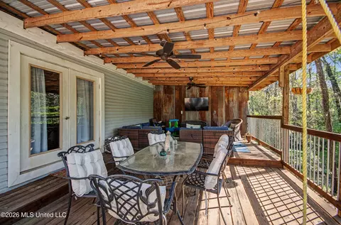 Exterior - 3919 Pinewood Dr, Jackson, MS 39211 photo 2 of 5