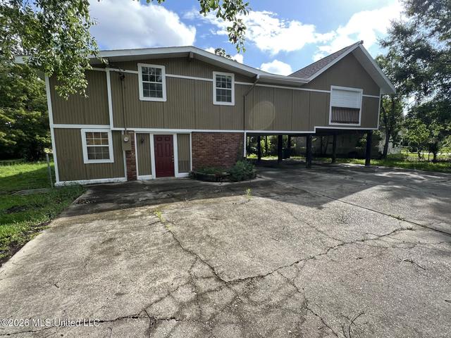 2139 Hollywood Dr, Bay Saint Louis, MS 39520