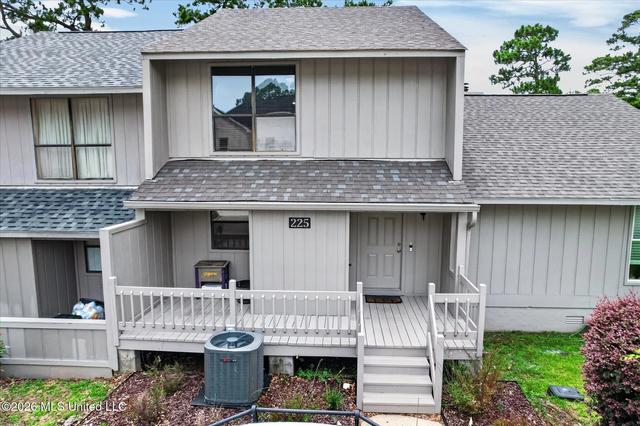 225 Highpoint Dr, Diamondhead, MS 39525
