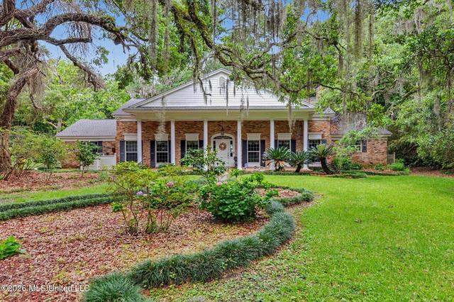 343 Lovers Ln, Ocean Springs, MS 39564
