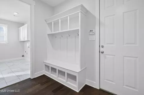 Entry Way - 7198 E Harrier Dr, Olive Branch, MS 38654 photo 3 of 5