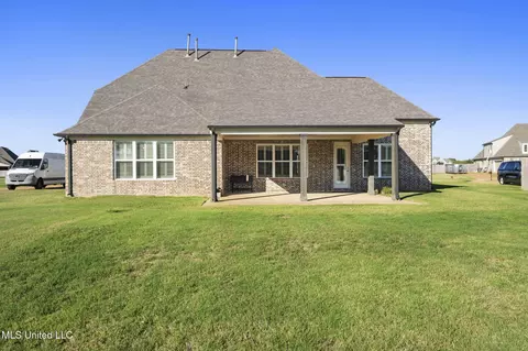 Exterior - 7198 E Harrier Dr, Olive Branch, MS 38654 photo 5 of 8