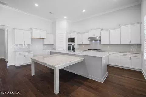 Kitchen - 7198 E Harrier Dr, Olive Branch, MS 38654 photo 3 of 5