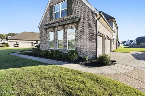 Exterior - 7198 E Harrier Dr, Olive Branch, MS 38654 photo 3 of 8