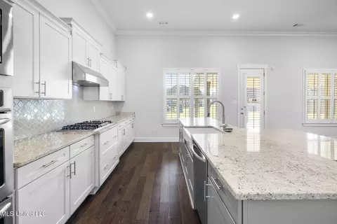 Kitchen - 7198 E Harrier Dr, Olive Branch, MS 38654 photo 4 of 5