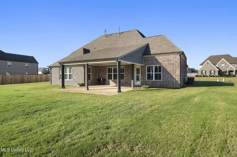 Exterior - 7198 E Harrier Dr, Olive Branch, MS 38654 photo 6 of 8