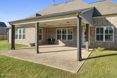 Exterior - 7198 E Harrier Dr, Olive Branch, MS 38654 photo 4 of 8