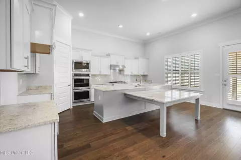 Kitchen - 7198 E Harrier Dr, Olive Branch, MS 38654 photo 2 of 5