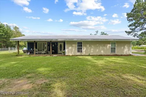 66 Bell Rd, Wiggins, MS 39577 photo 1