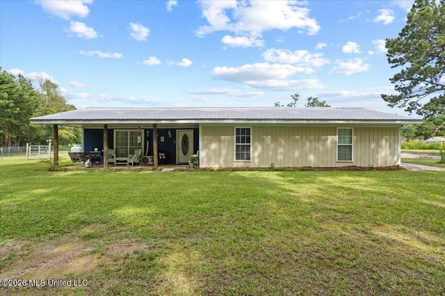 66 Bell Rd, Wiggins, MS 39577