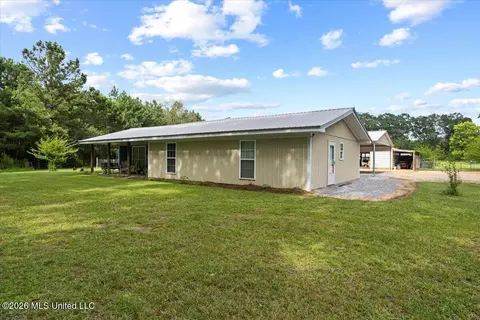 66 Bell Rd, Wiggins, MS 39577 photo 3