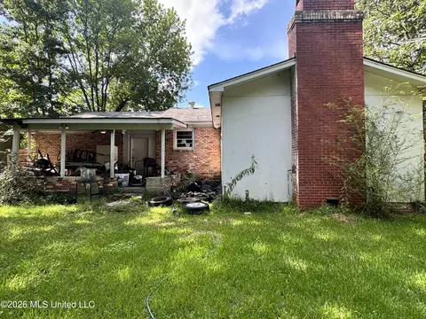 Exterior - 229 S Sykes Rd, Jackson, MS 39212 photo 2 of 3