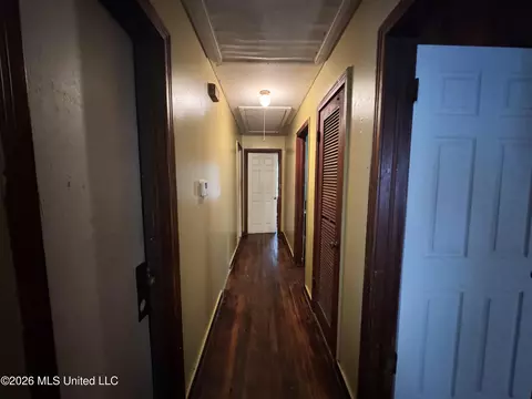 Entry Way - 229 S Sykes Rd, Jackson, MS 39212 photo 1 of 2