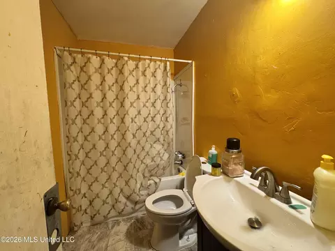 Bath - 229 S Sykes Rd, Jackson, MS 39212 photo 1 of 2