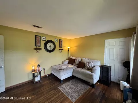 Living - 229 S Sykes Rd, Jackson, MS 39212 photo 1 of 2