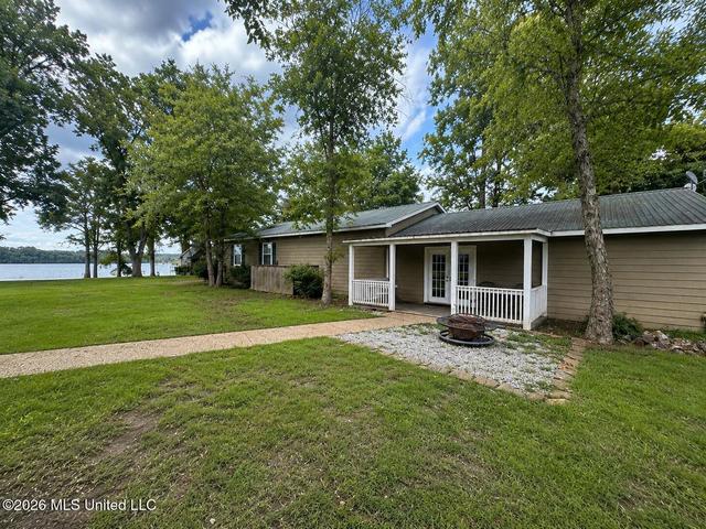 1295 Moon Lake Rd, Dundee, MS 38626