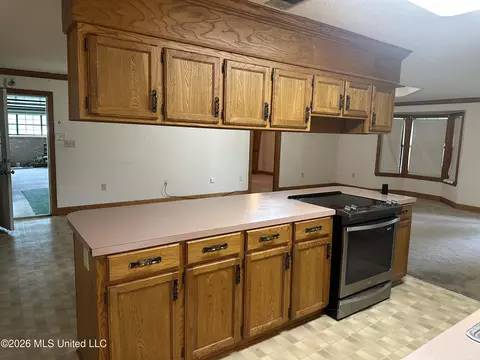 Kitchen - 2723 Davis Rd, Terry, MS 39170 photo 5 of 6
