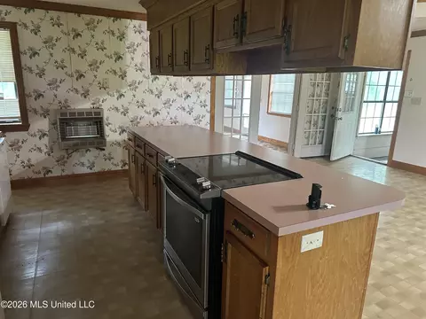 Kitchen - 2723 Davis Rd, Terry, MS 39170 photo 2 of 6